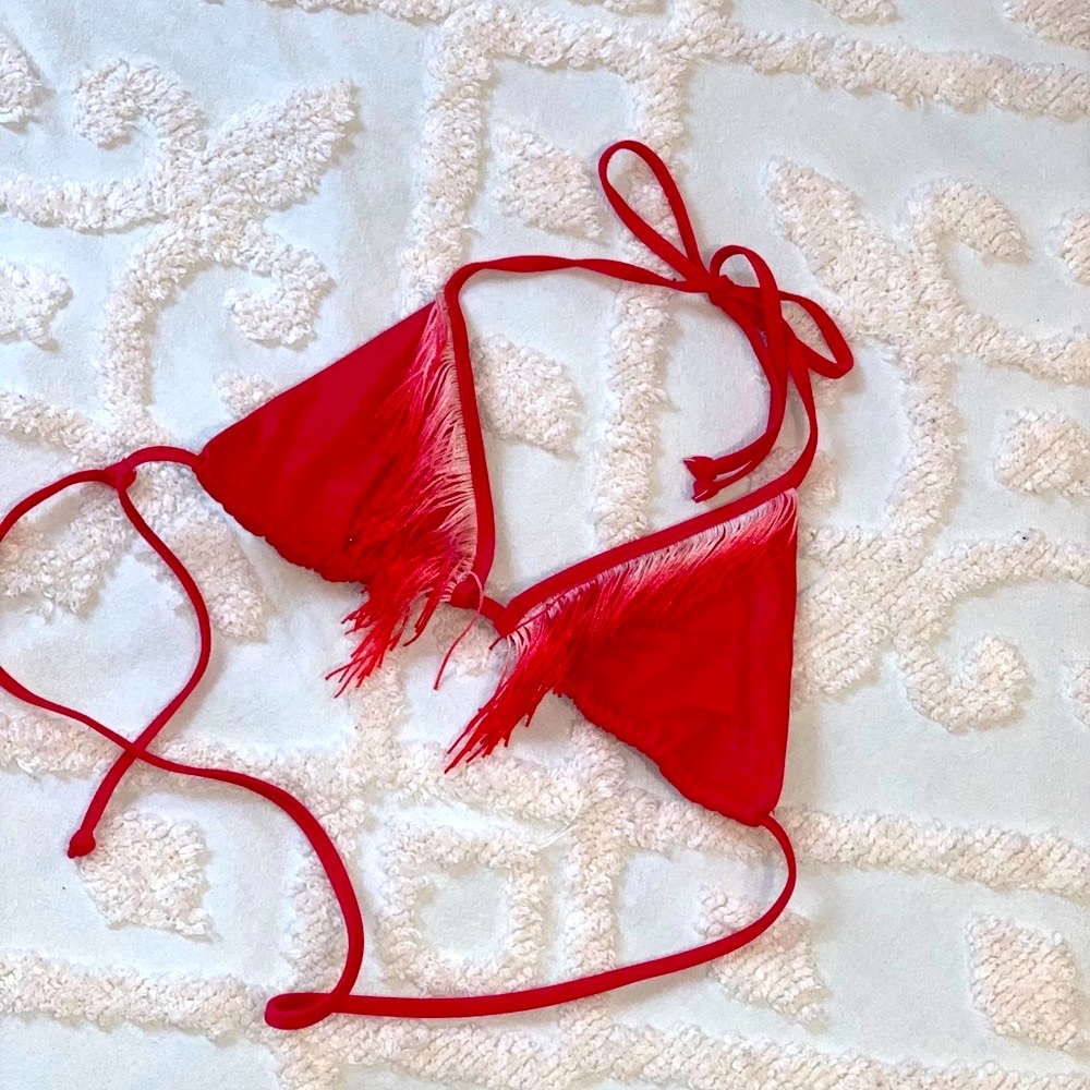 Victoria’s Secret pink fringe bikini top 👙
